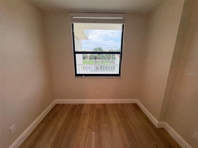 Building Photo - 250 Woodette Dr