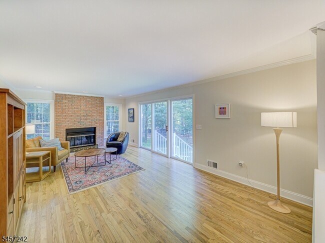 Building Photo - 152 Woolf Rd