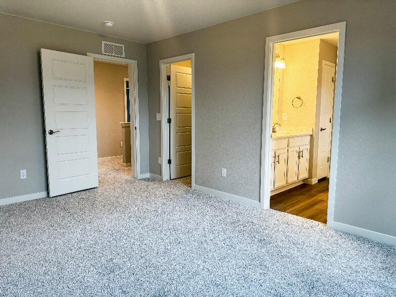 Building Photo - 6008 Callan Dr