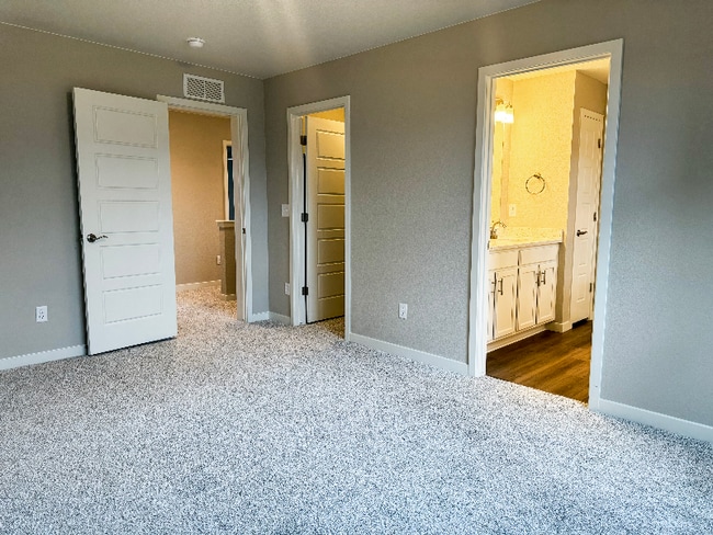 Building Photo - 6008 Callan Dr