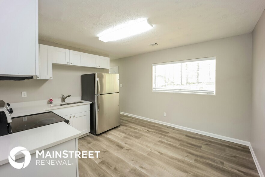 Building Photo - 8143 Huntington Dr