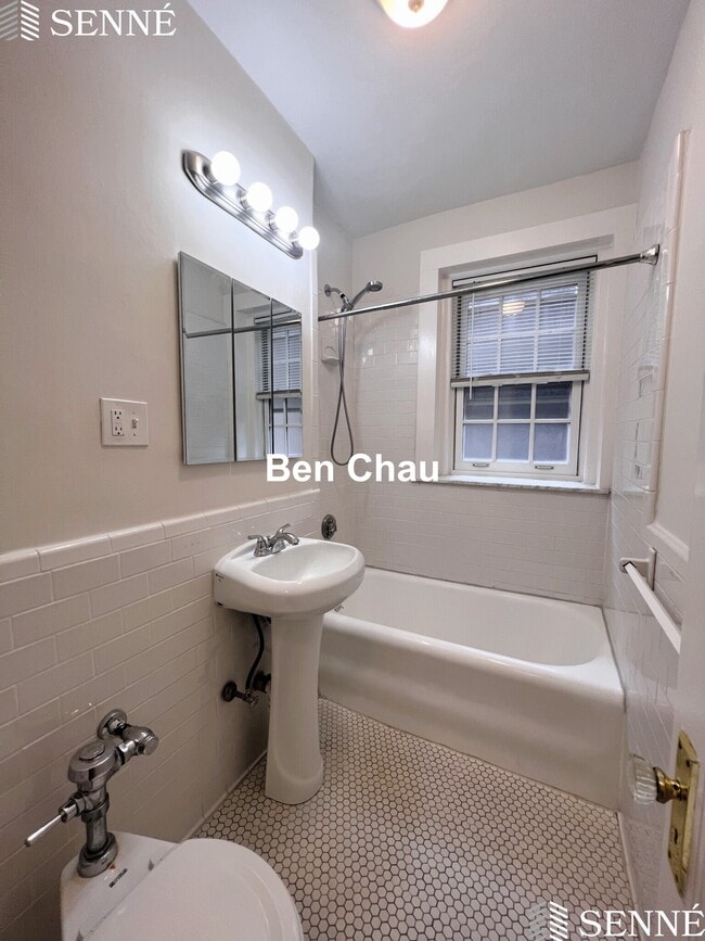 Building Photo - 353 Harvard St