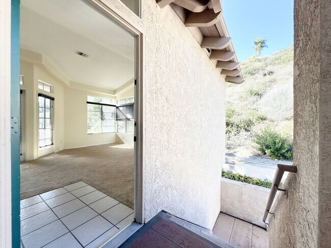 Building Photo - Upper Level Condo in Gated Community
