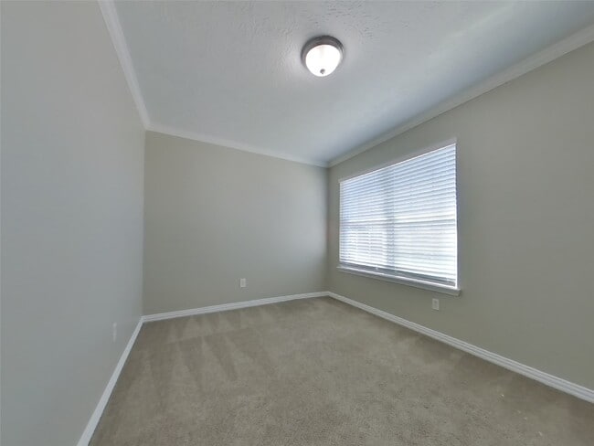 Building Photo - 6128 Silver Leaf Dr