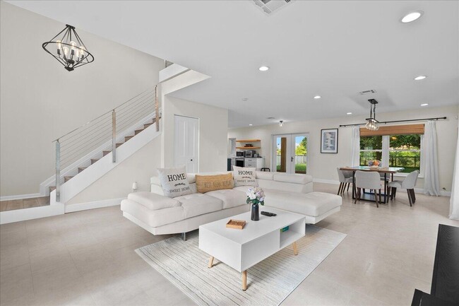 Building Photo - 2447 Country Golf Dr