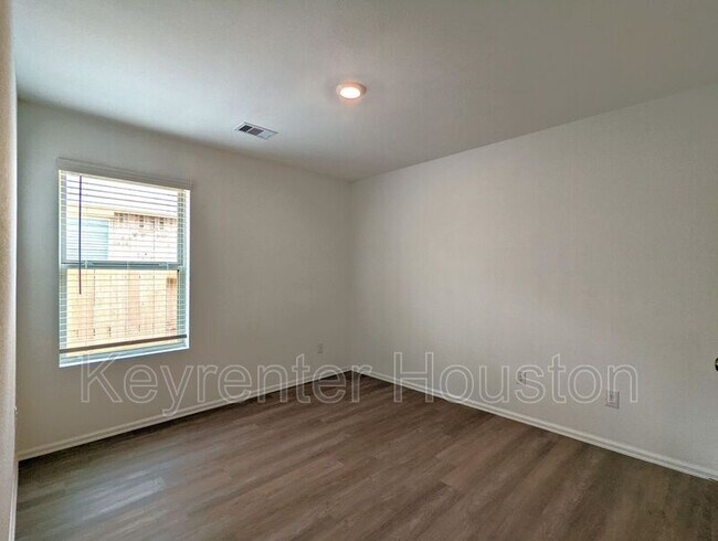 Building Photo - 8810 Wooster Trails Dr