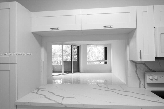 Building Photo - 141 Crandon Blvd