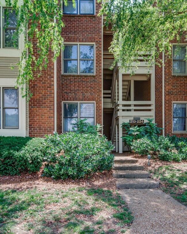 Building Photo - 218 Boxmere Pl