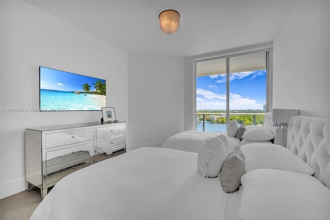 Building Photo - 17111 Biscayne Blvd