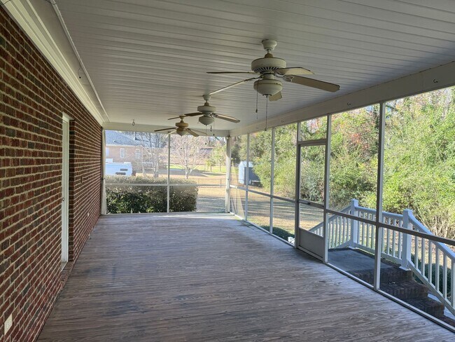 Building Photo - Lexington