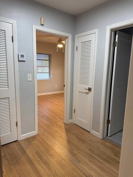 Building Photo - 926 N B St