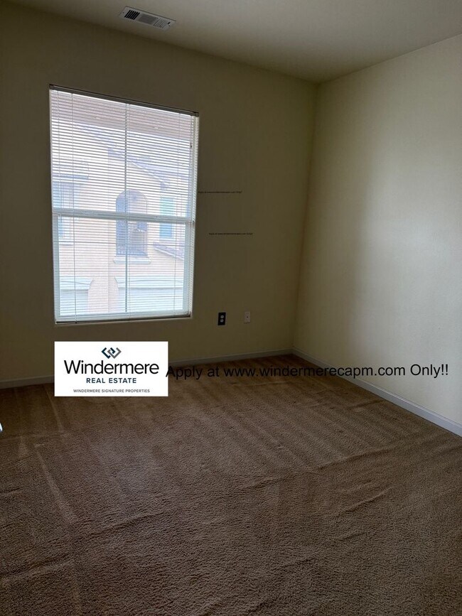 Building Photo - Absolute MUST See Condo In Immaculate Condition With Open Flowing Floor Plan!