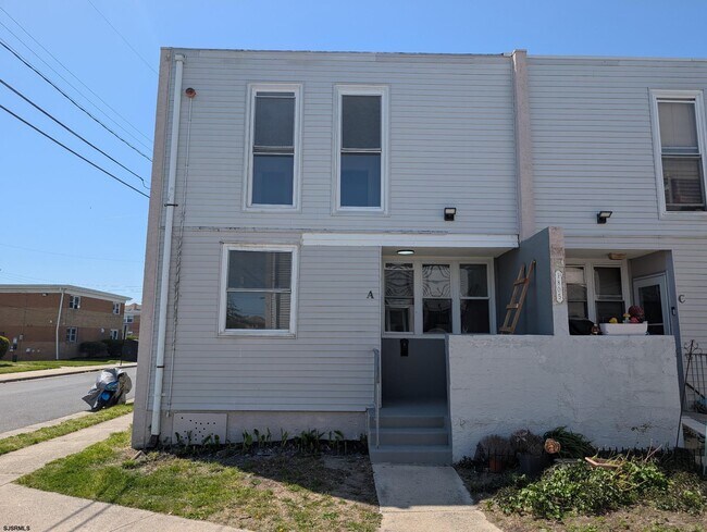 Building Photo - 1805 N Mississippi Ave
