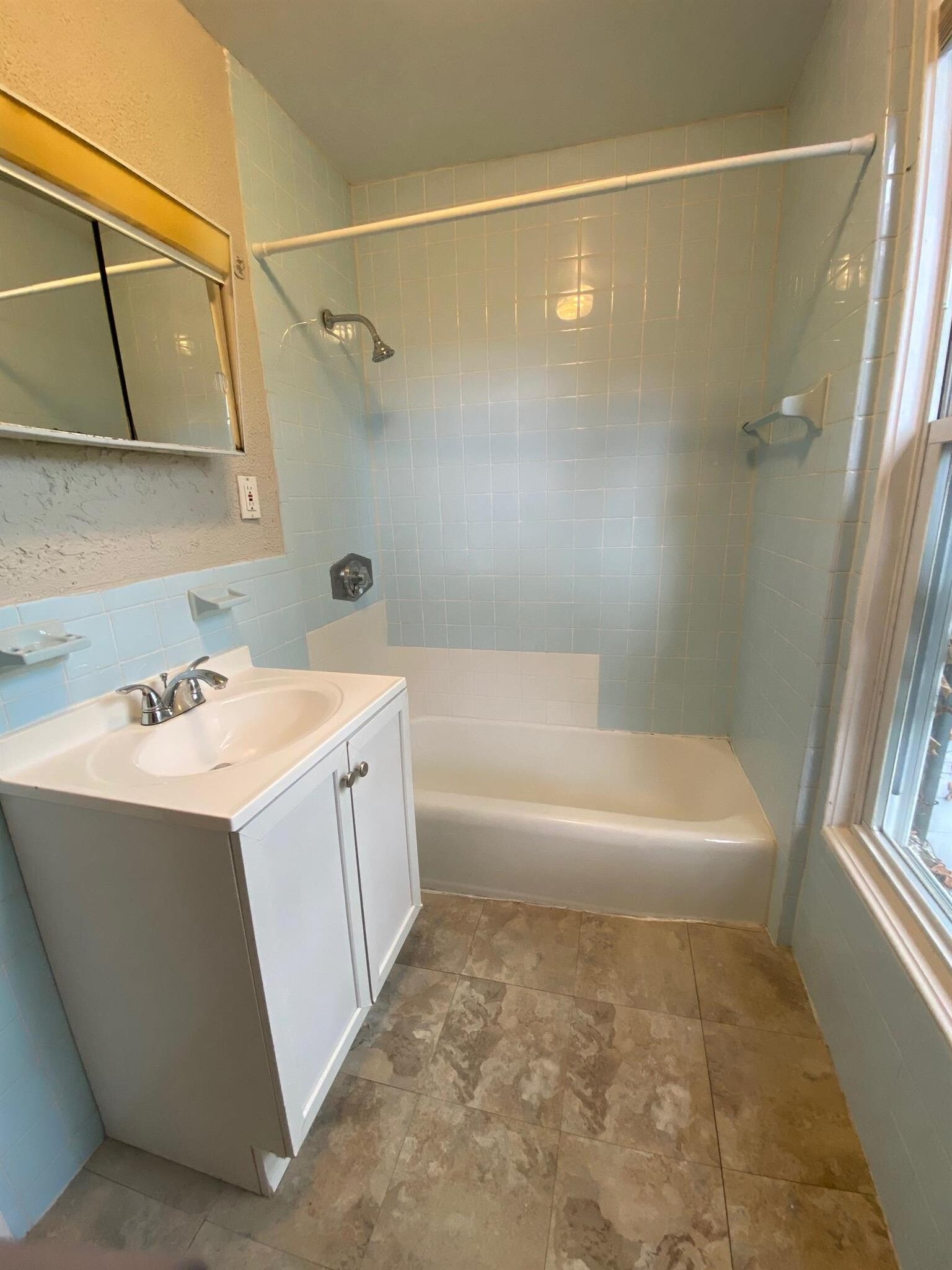 Building Photo - 8 Forest St