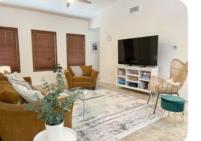 Building Photo - 3Bdm 3Ba close to U of A! must see!