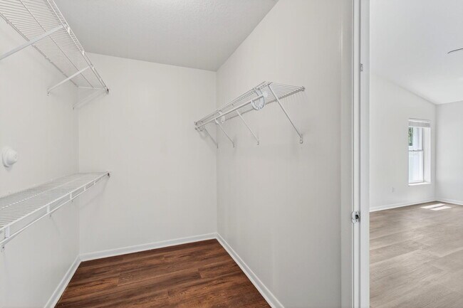 Building Photo - 9308 Lake Serena Dr
