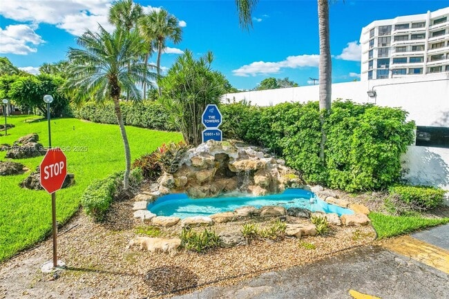 Building Photo - 13951 Kendale Lakes Cir