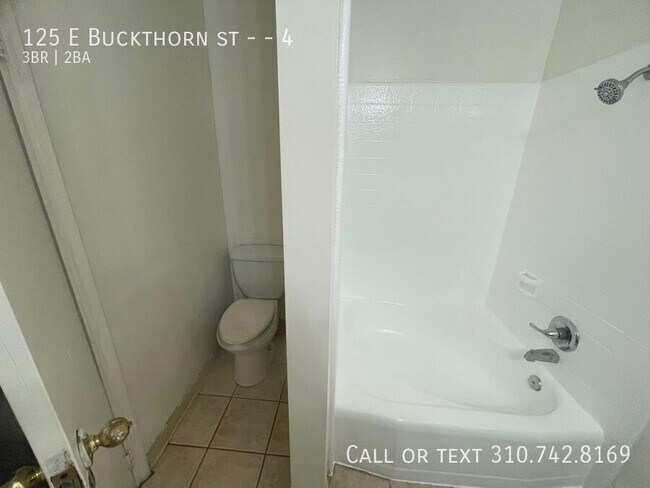 Building Photo - 125 E Buckthorn St