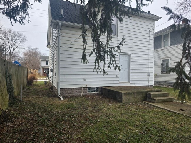 Building Photo - Recently Remodeled 2-Bedroom, 2-Bathroom Home – $1,100/Month - Accepting Section 8