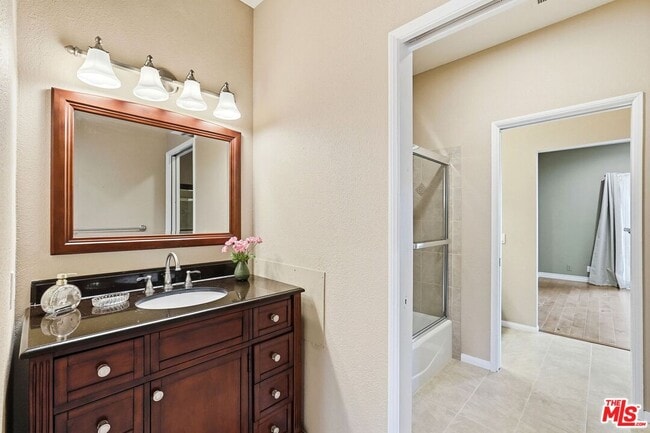 Building Photo - 6505 Beachview Dr