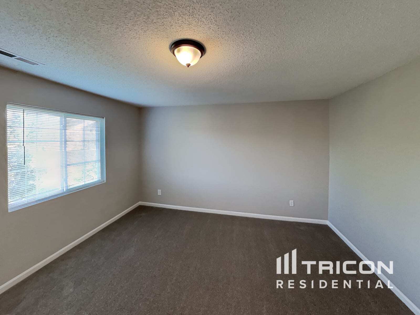 Building Photo - 5705 Waterpoint Dr