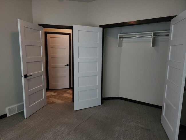 Building Photo - Three bedroom two bath w/ triple garage