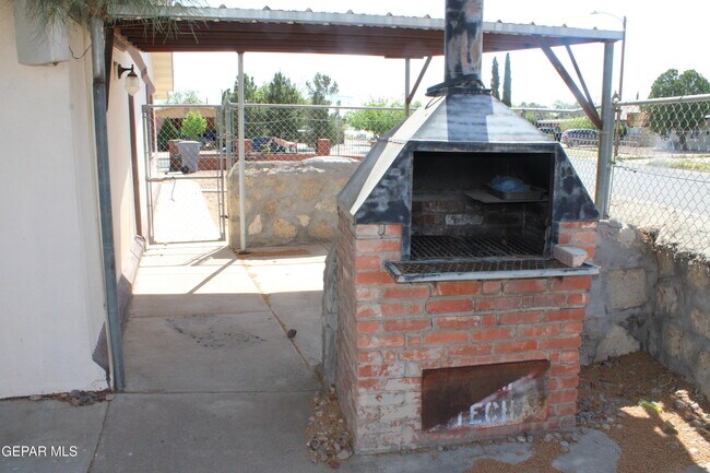 Building Photo - 9201 Mt Shasta Dr