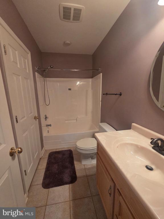 Building Photo - 3059 Southampton Dr