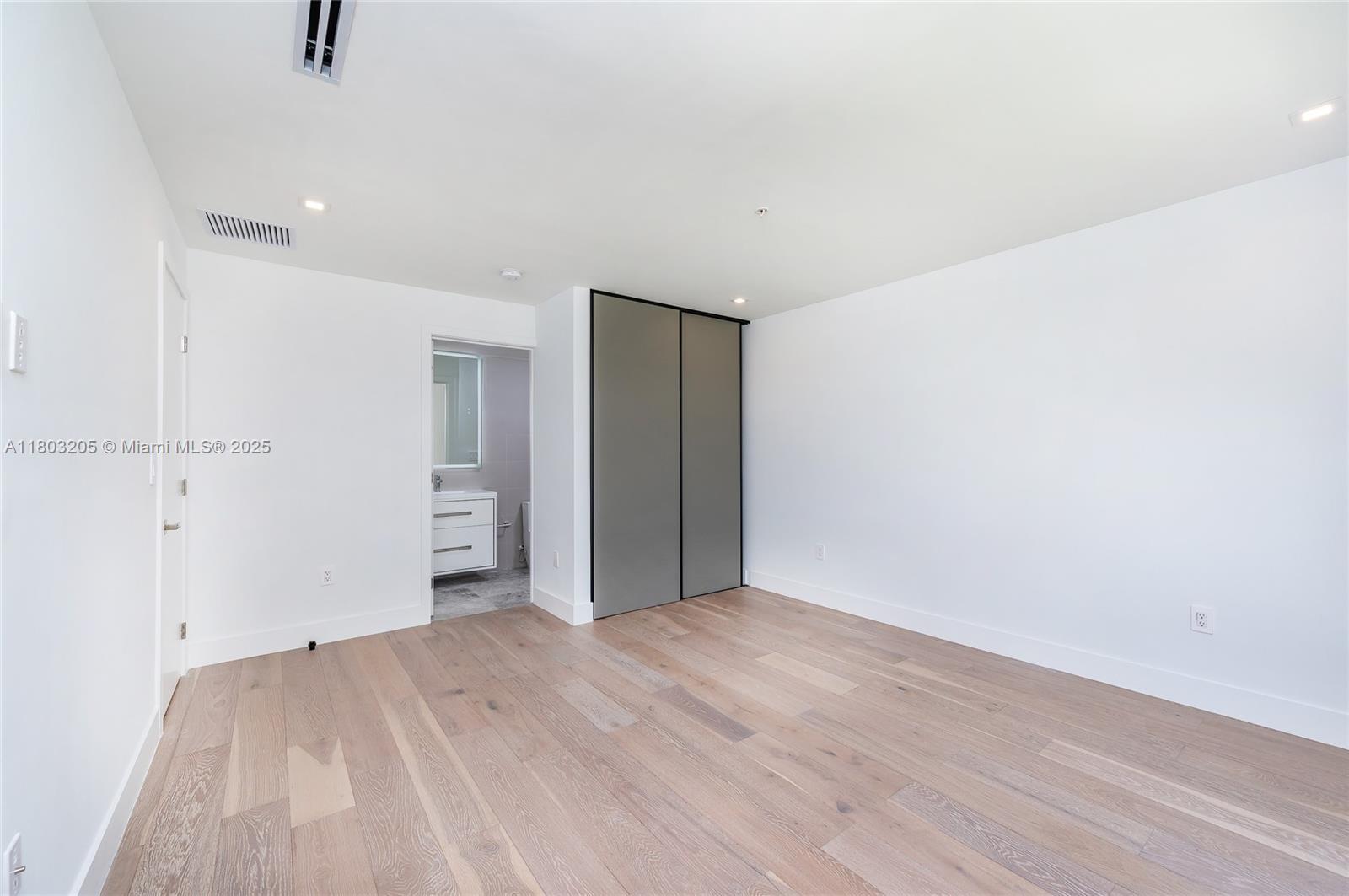 Building Photo - 204 Sunrise Dr