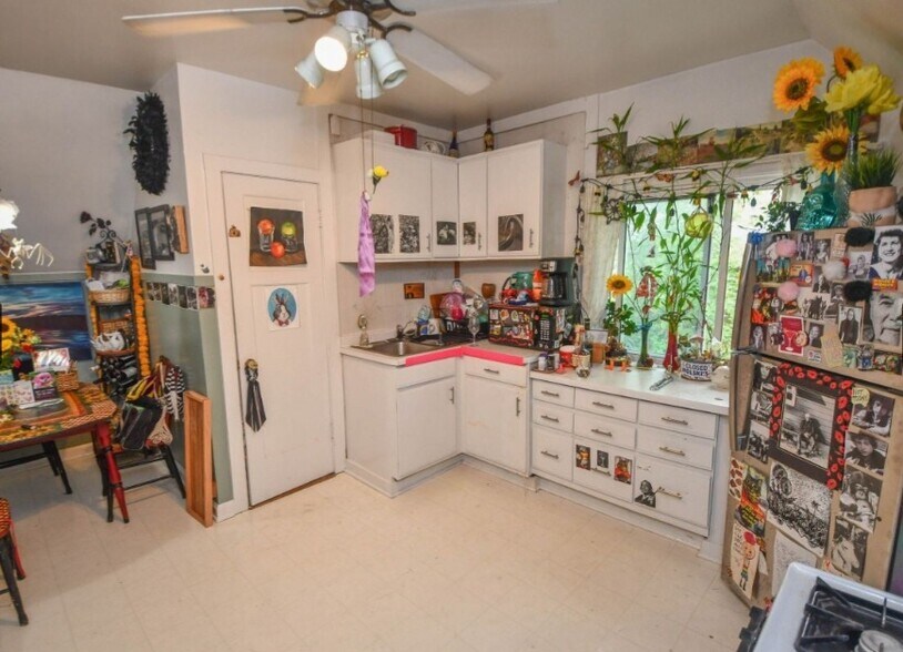 Building Photo - 3332 S Whitnall Ave