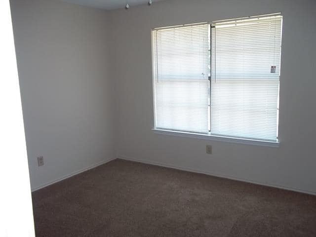 Building Photo - 936 Ember Ln