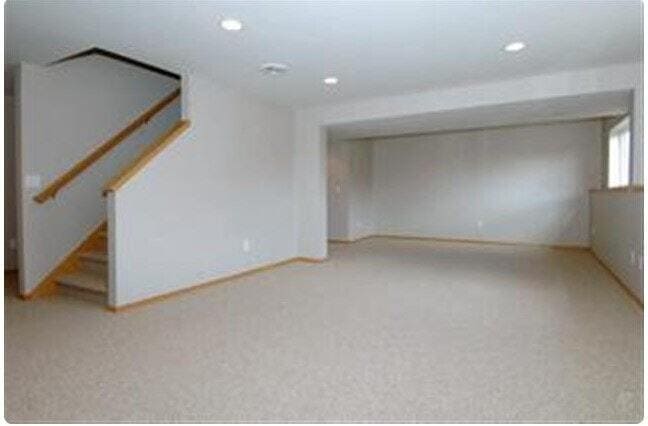 Building Photo - 888 Harper Dr