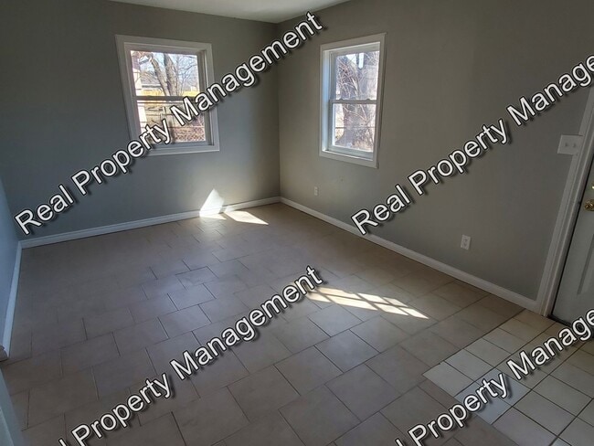 Building Photo - Updated Hessville 3 Bedroom Ranch