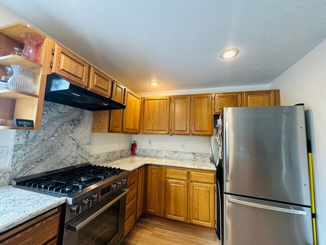 Building Photo - 807 NW Sundance Cir