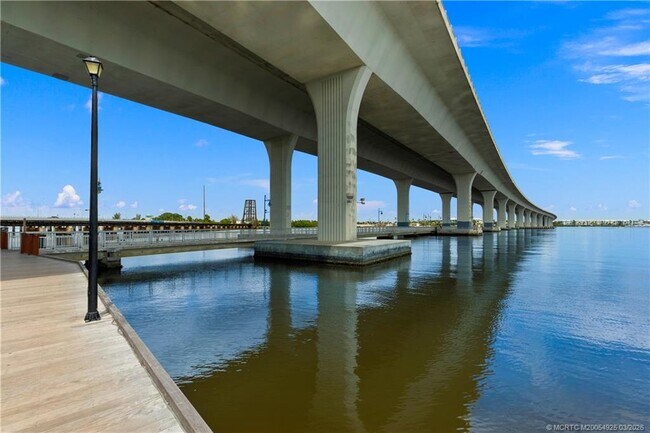 Building Photo - 2929 SE Ocean Blvd