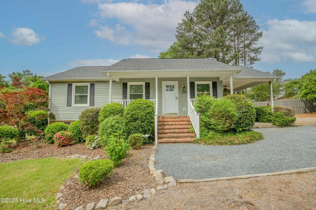 Building Photo - 2435 Longleaf Dr SW