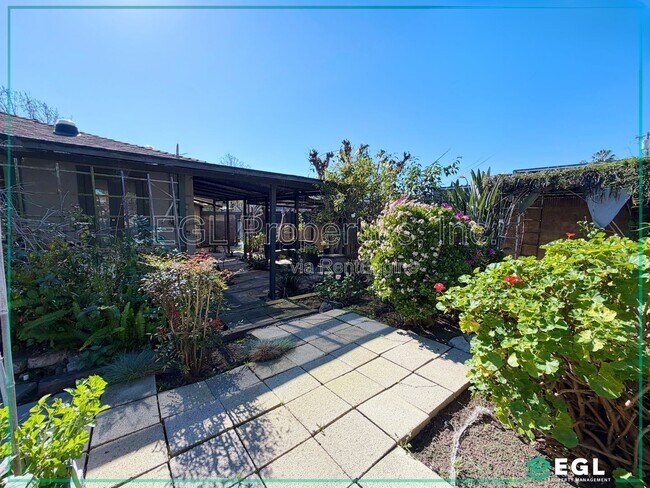 Building Photo - 7601 Kittyhawk Ave