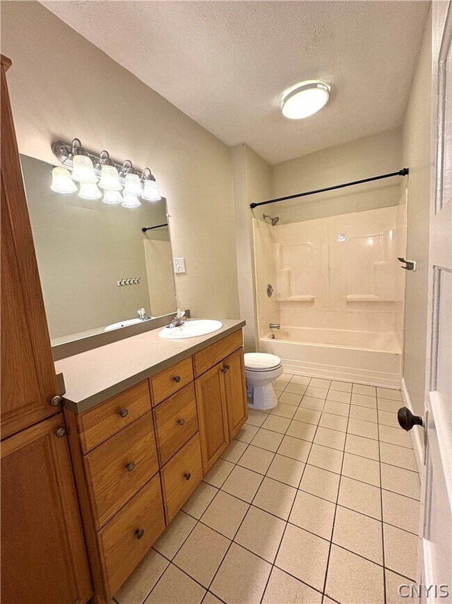 Building Photo - 71 Chedell Pl
