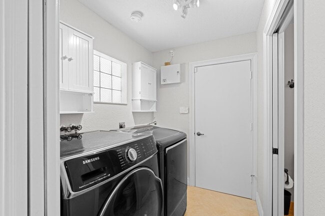 Building Photo - 7598 Fairway Trail