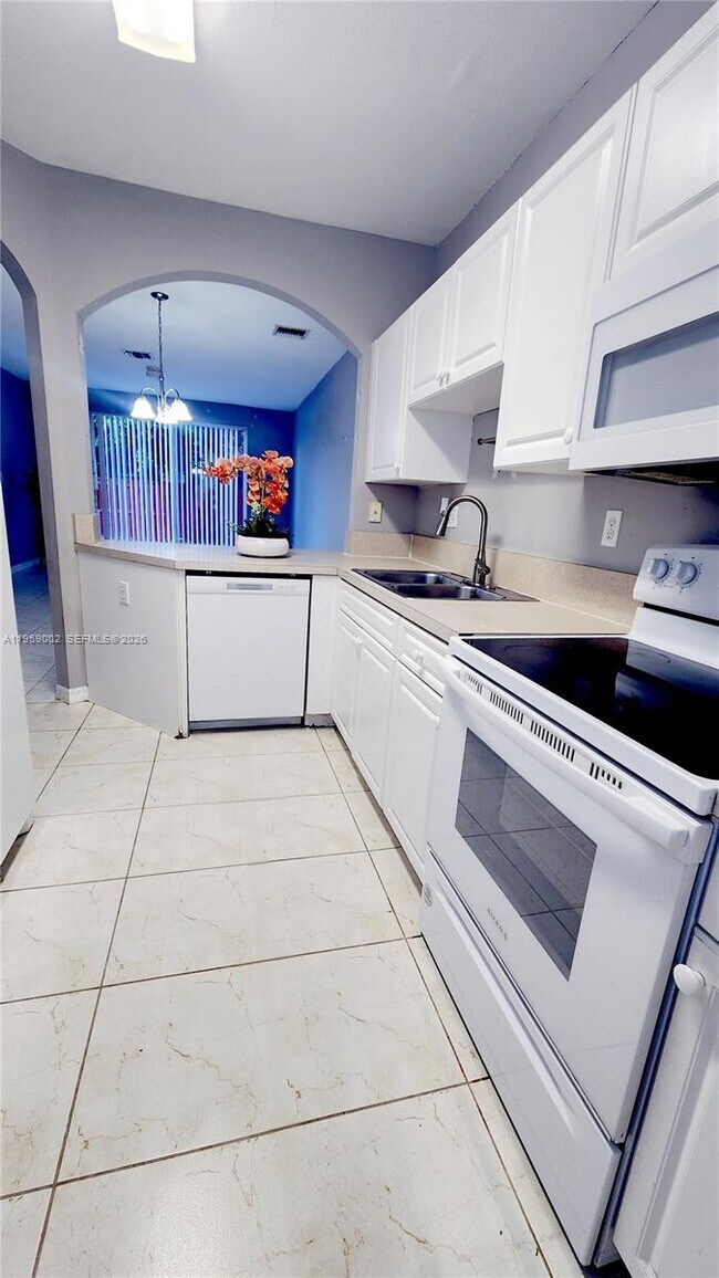 Building Photo - 741 SE 2nd St