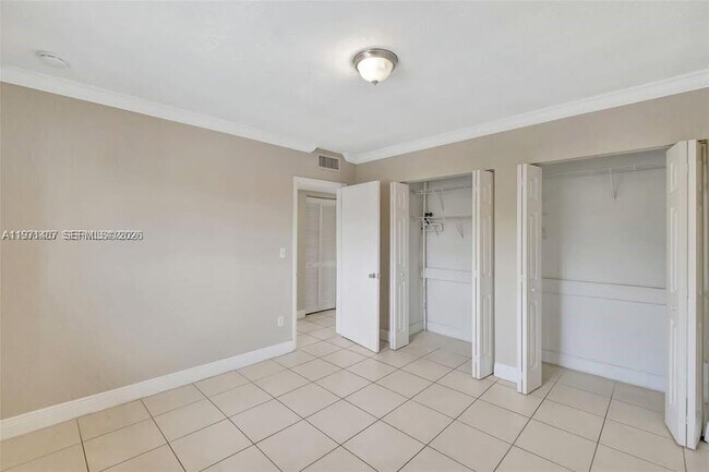 Building Photo - 898 NW 45th Ave