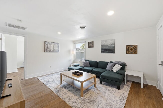 Building Photo - 328 River Walk Dr