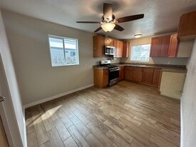 Building Photo - 539 S Gertrude Ave