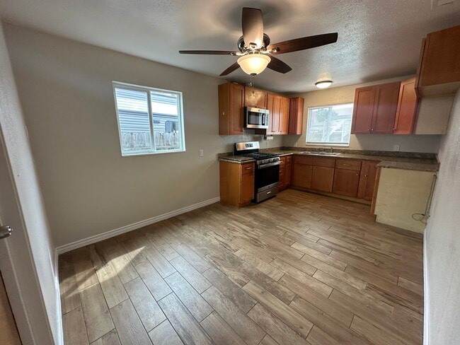 Building Photo - 539 S Gertrude Ave