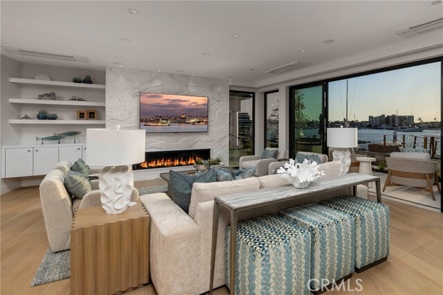 Building Photo - 130 S Bay Front