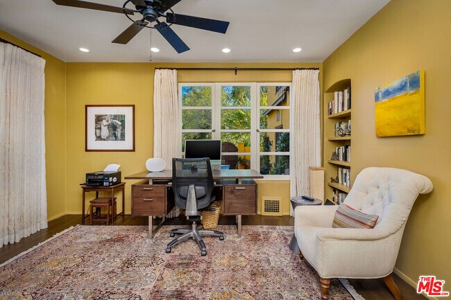 Building Photo - 500 N Las Palmas Ave