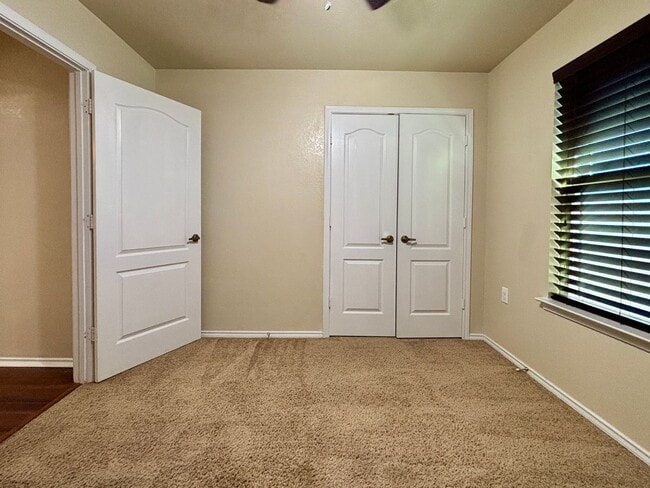 Building Photo - Bright and Open 4 bedroom 2 bath Single Story Home on the NE side of SA!