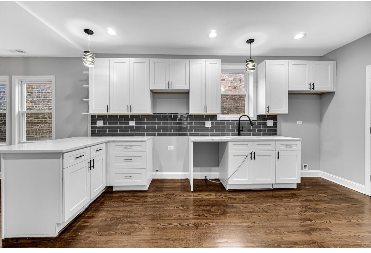 Building Photo - 8332 S May St