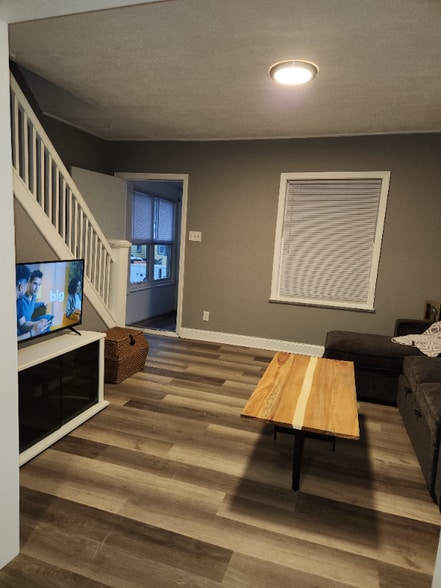 Building Photo - 1404 Monroe Ave