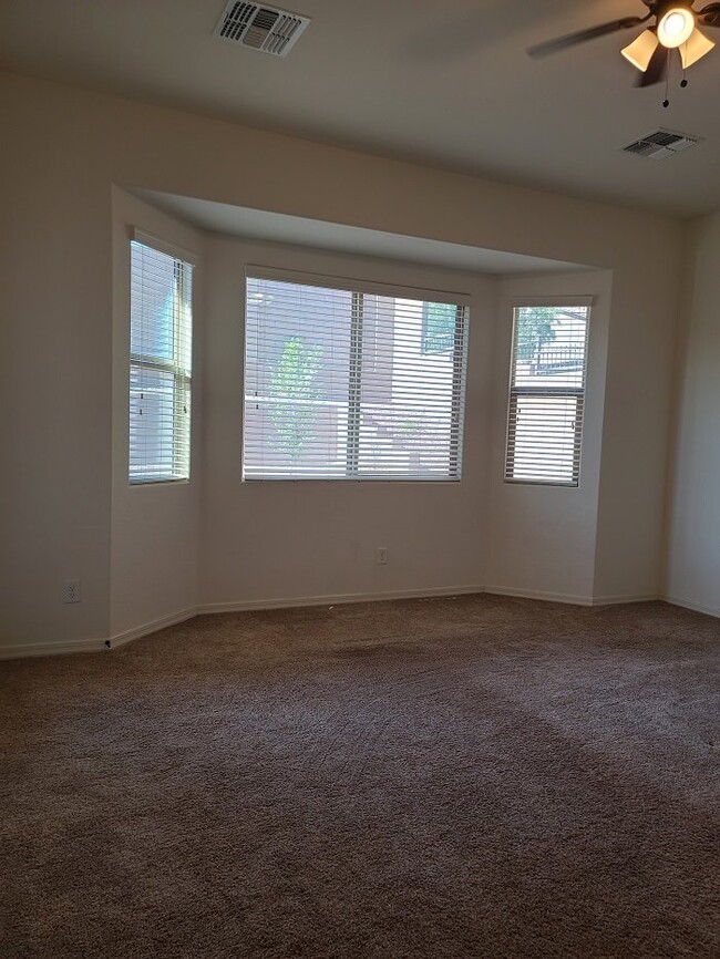Building Photo - Spacious 4 Bed, 3.5 Bath Anthem Home with Modern Amenities and Prime Location